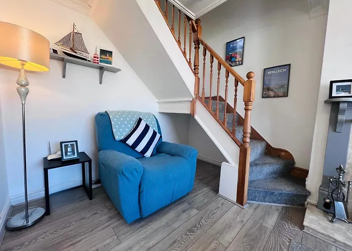 \'Blue Sky\' 2 Bedroom Enclosed Garden Parking Wifi