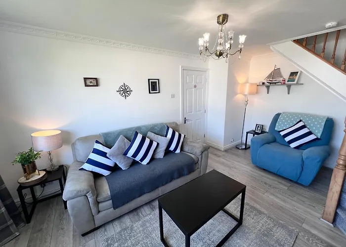 \'Blue Sky\' 2 Bedroom Enclosed Garden Parking Wifi
