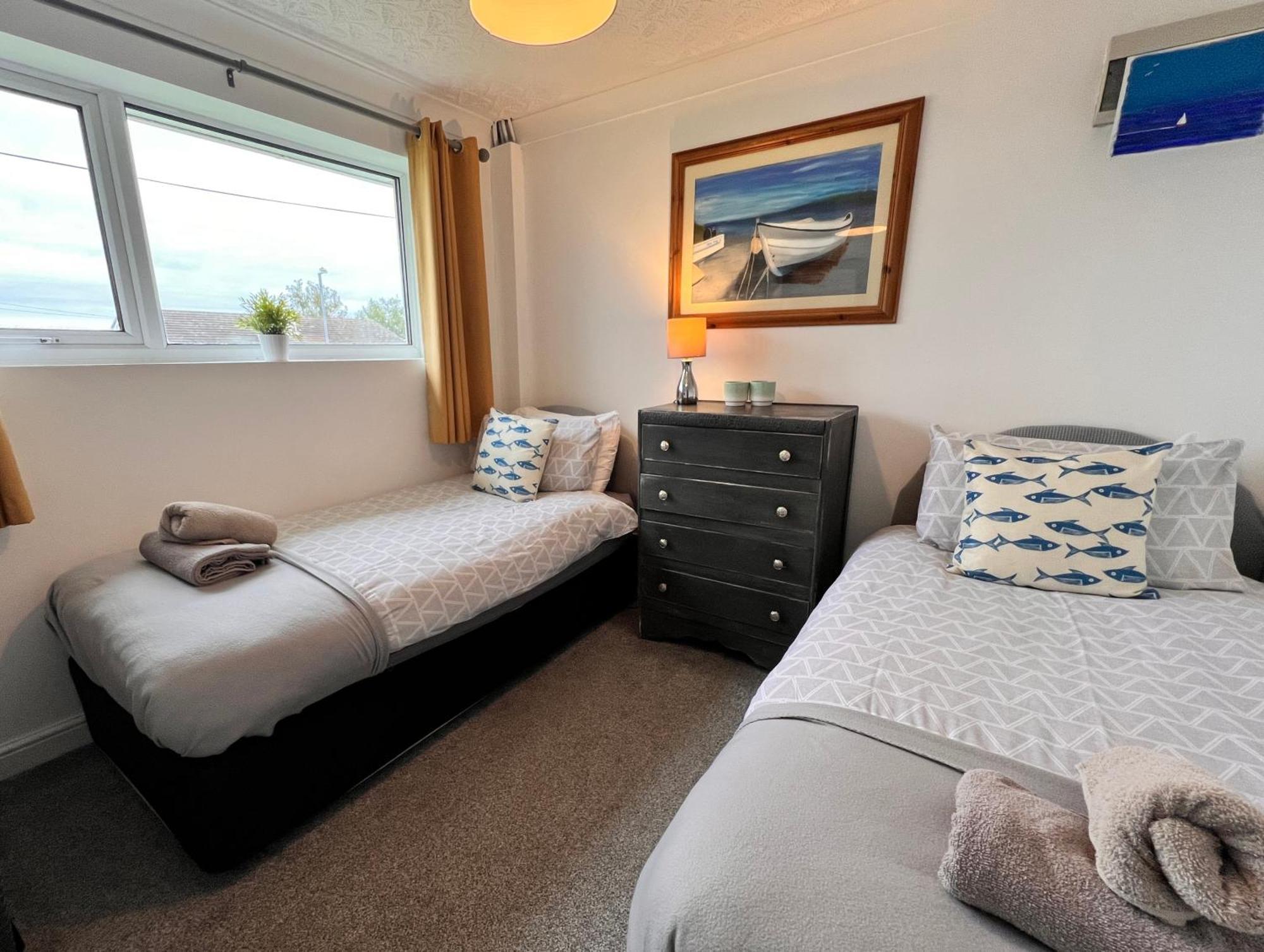 Holiday home 'blue Sky' 2 Bedroom Enclosed Garden Parking Wifi