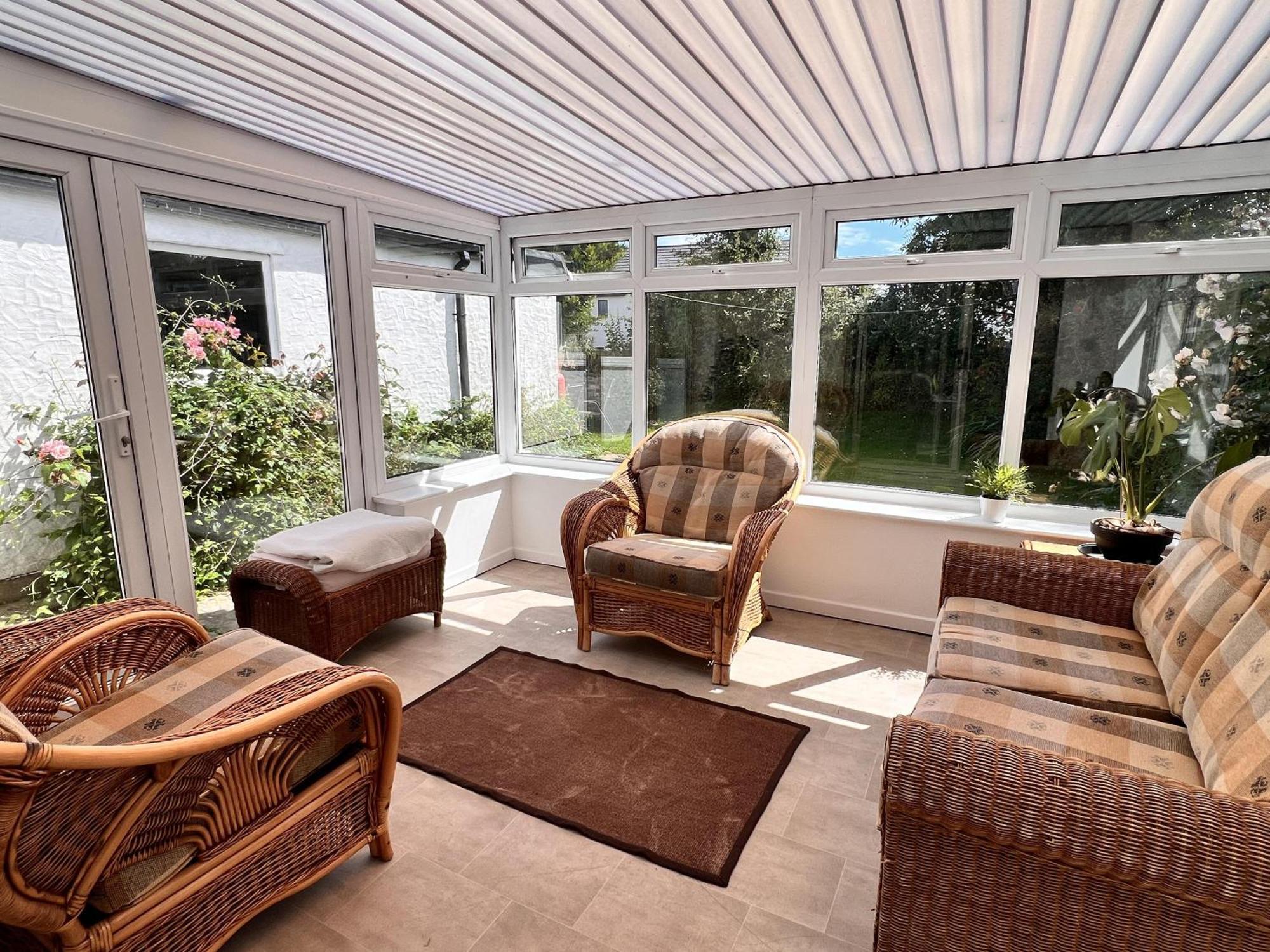 'blue Sky' 2 Bedroom Enclosed Garden Parking Wifi
