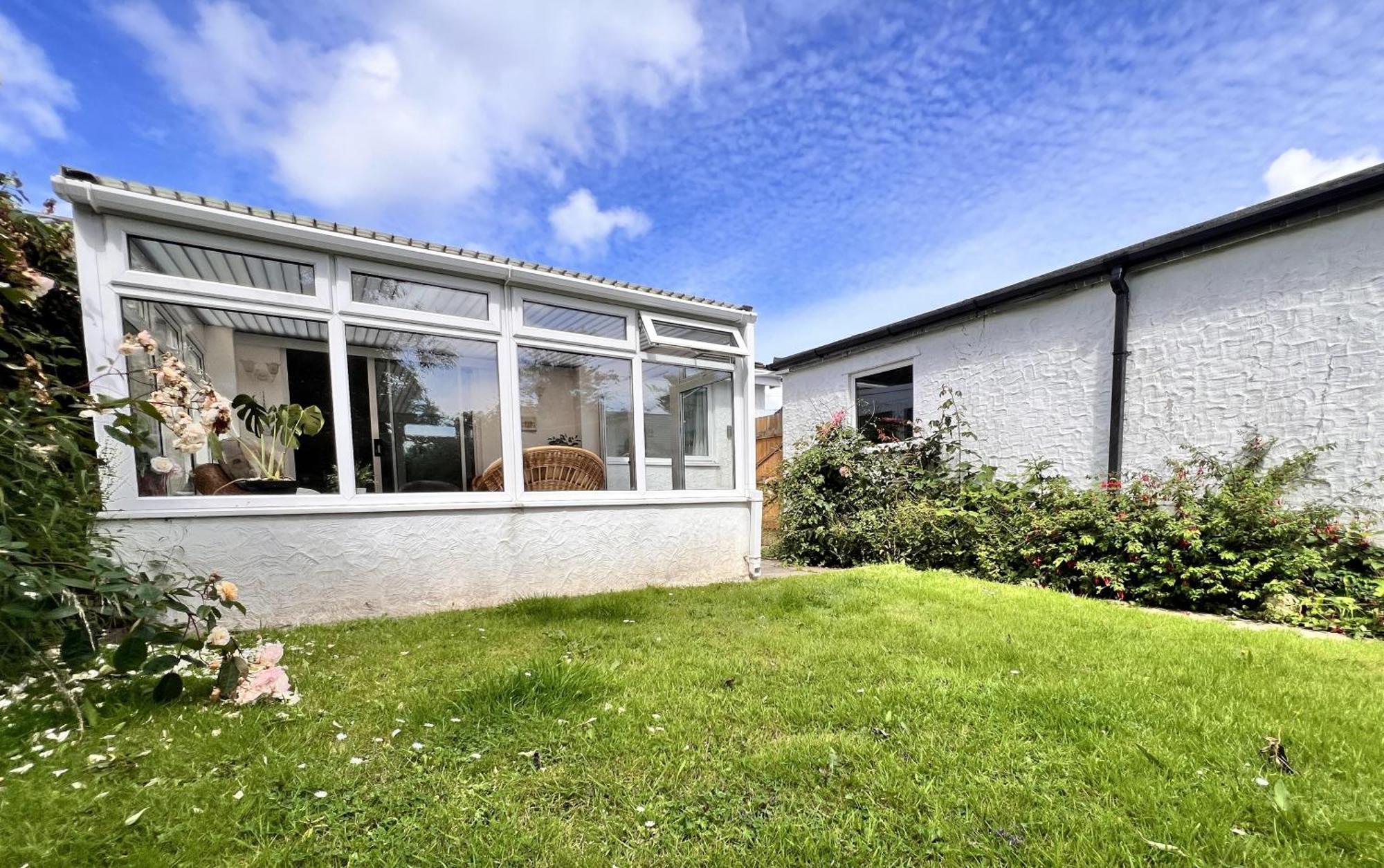 'blue Sky' 2 Bedroom Enclosed Garden Parking Wifi Pentraeth