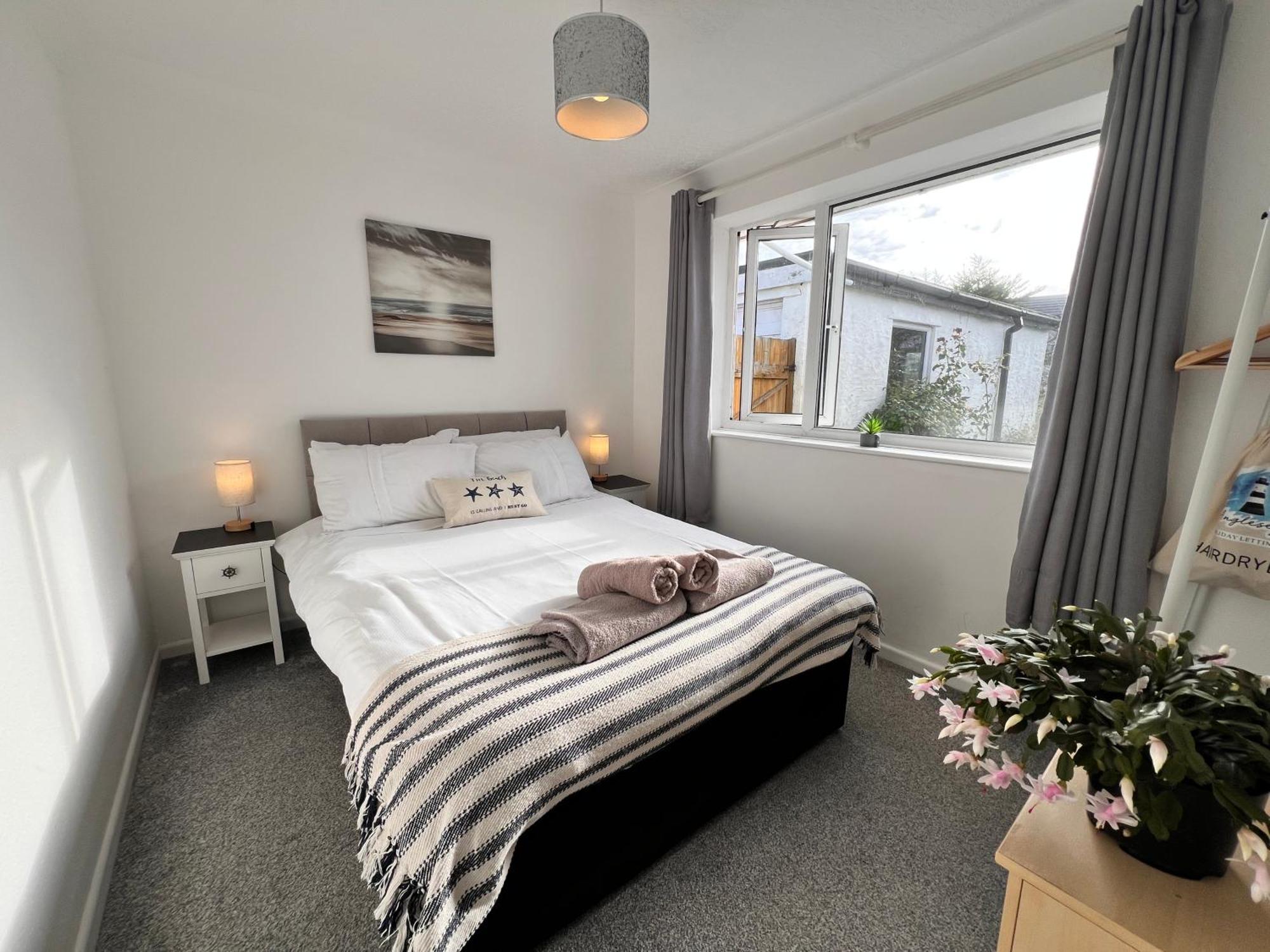 'blue Sky' 2 Bedroom Enclosed Garden Parking Wifi