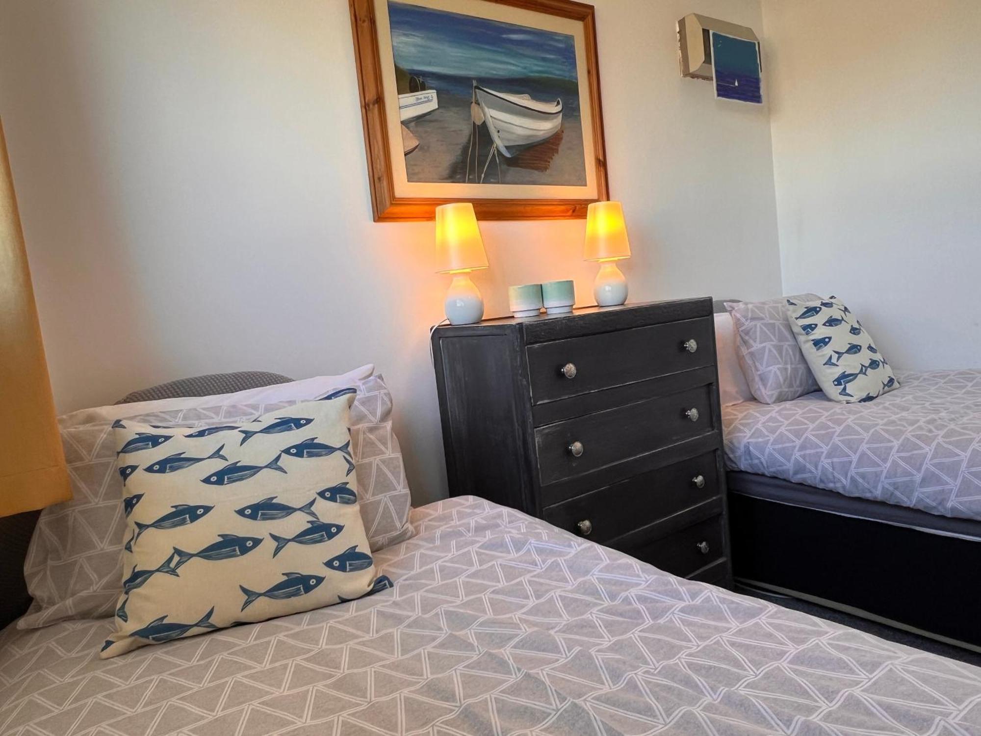 'blue Sky' 2 Bedroom Enclosed Garden Parking Wifi *
