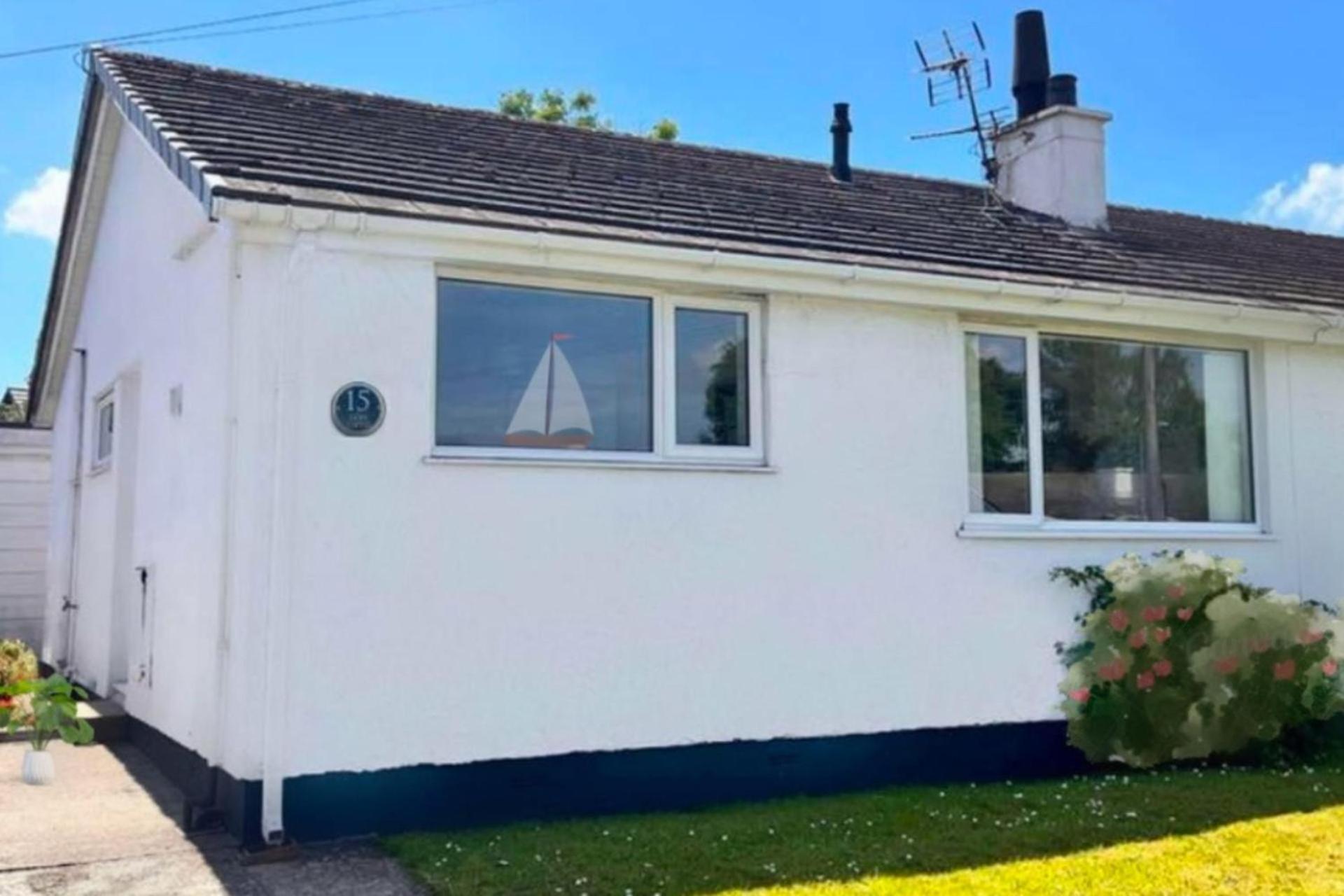 'blue Sky' 2 Bedroom Enclosed Garden Parking Wifi * Pentraeth