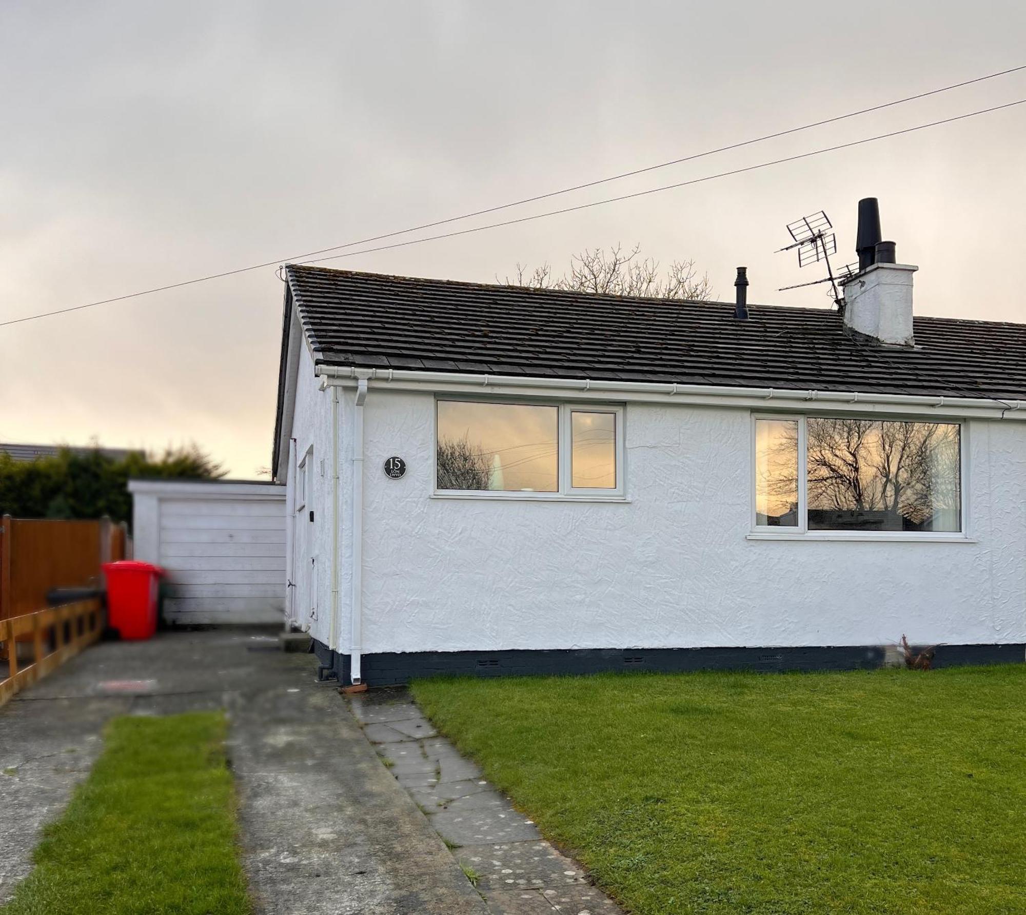 'blue Sky' 2 Bedroom Enclosed Garden Parking Wifi Holiday home